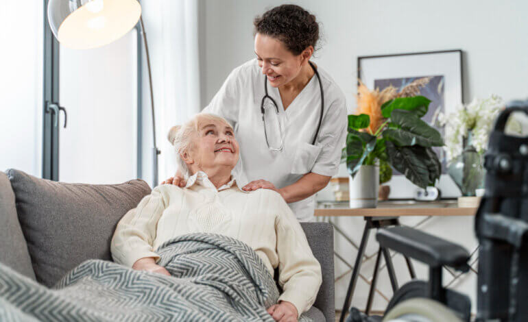 In-Home Senior Care: Signs Your Loved One Needs It